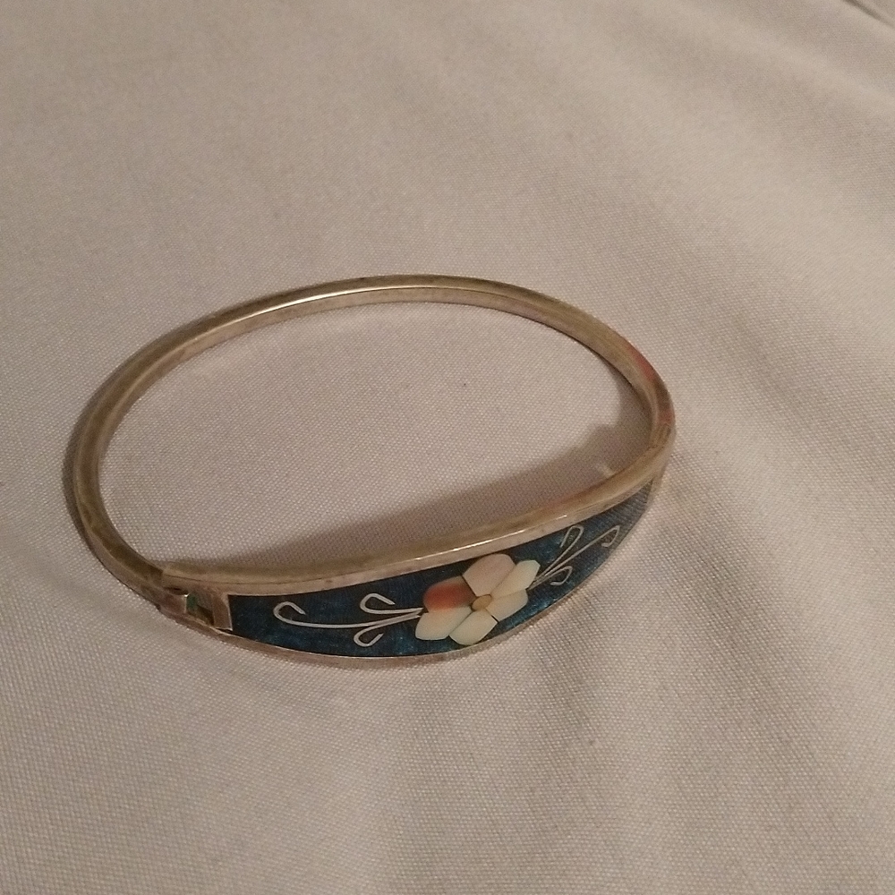 Floral inlay bracelet